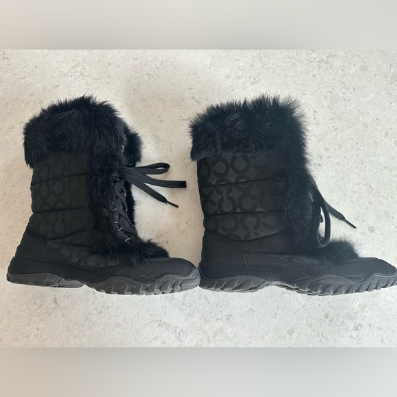 Women’s Coach signature fur boots - Picture 5 of 5